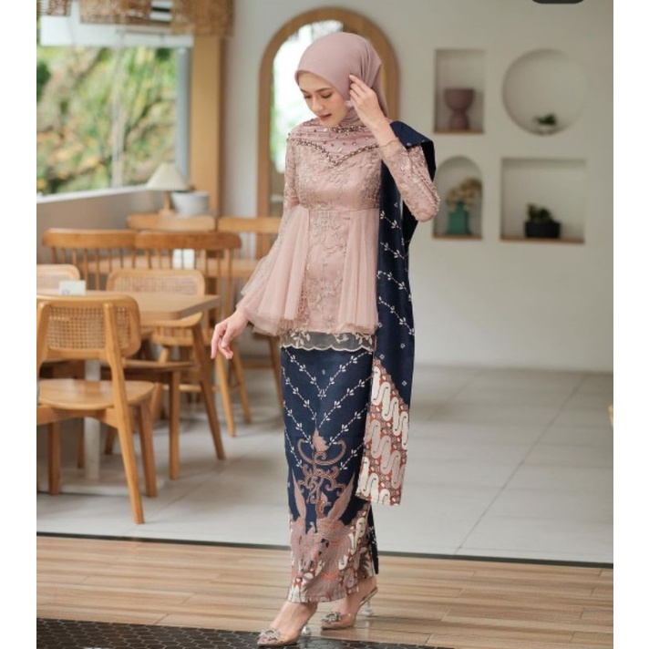 Setelan Blouse Alyana Nude Selendang modern-Kebaya Modern- Selendang-Kebaya Kekinian-Kebaya Wisuda-Kebaya Lamaran-Kebaya Pesta-Kebaya Selendang