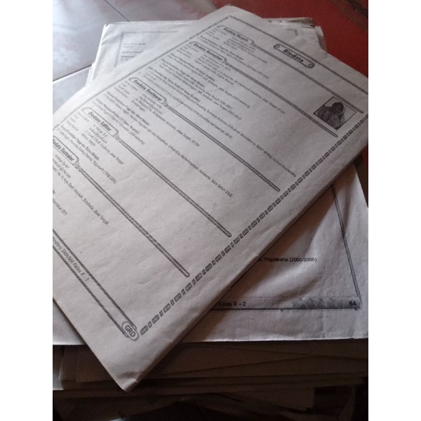 

jual kertas bekas buku buram CD kiloan