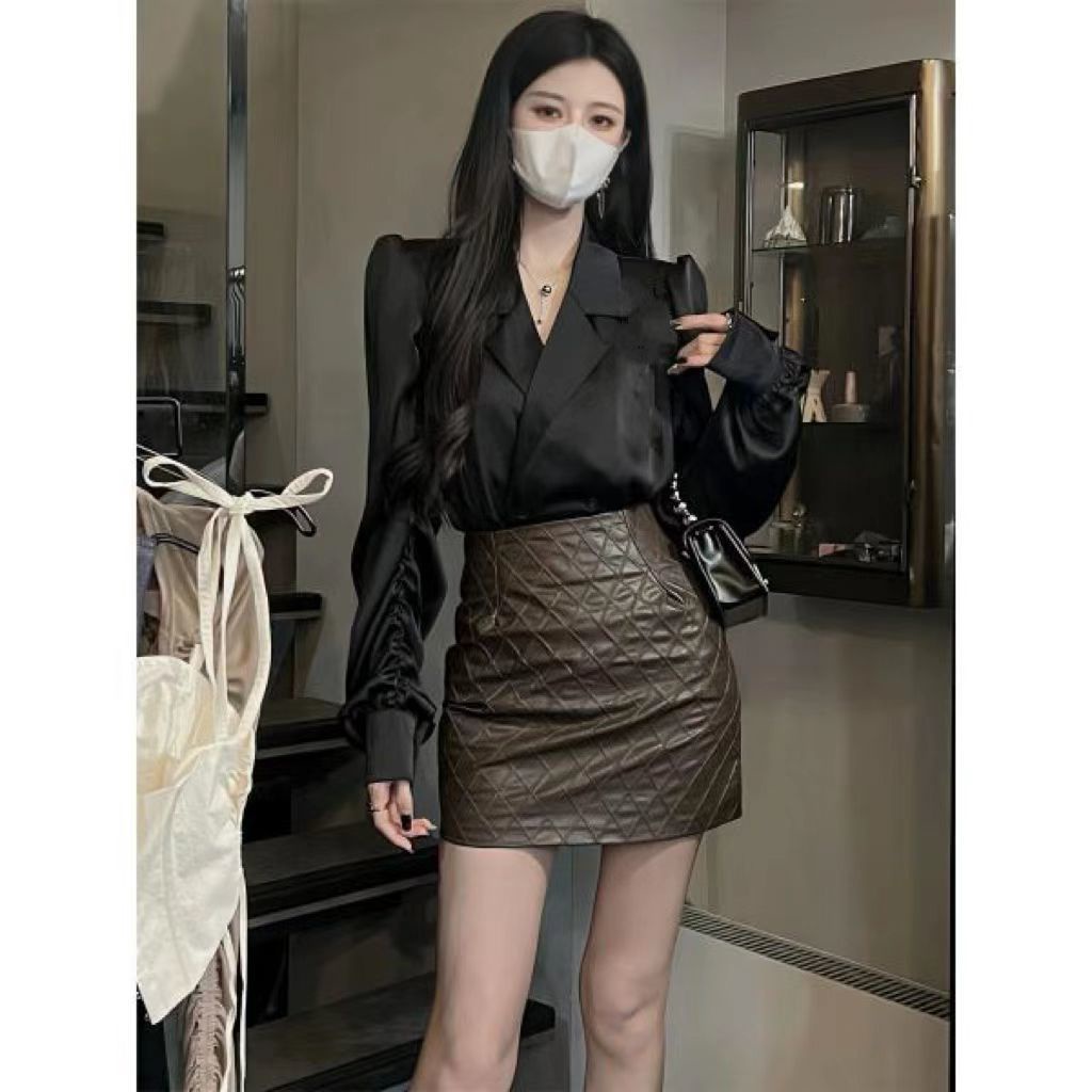 Red Perancis high-end temperamen setelan kerah kemeja lengan panjang wanita 2023 musim semi baru atasan lipit yang chic dan indah