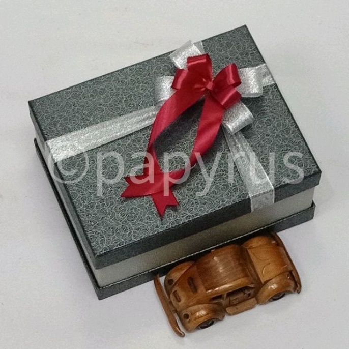 

PAPYRUS Sandwich 17,5x22,5 Tinggi 10cm Kotak Kado Gift Box Hadiah