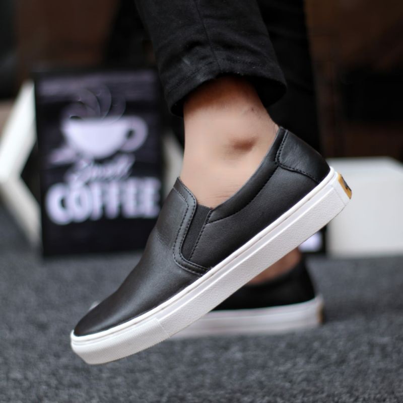 Sepatu Casual Pria Sneakers Tanpa Tali Slip On Kulit Asli Slop Santai Main Kerja Kuliah Murah