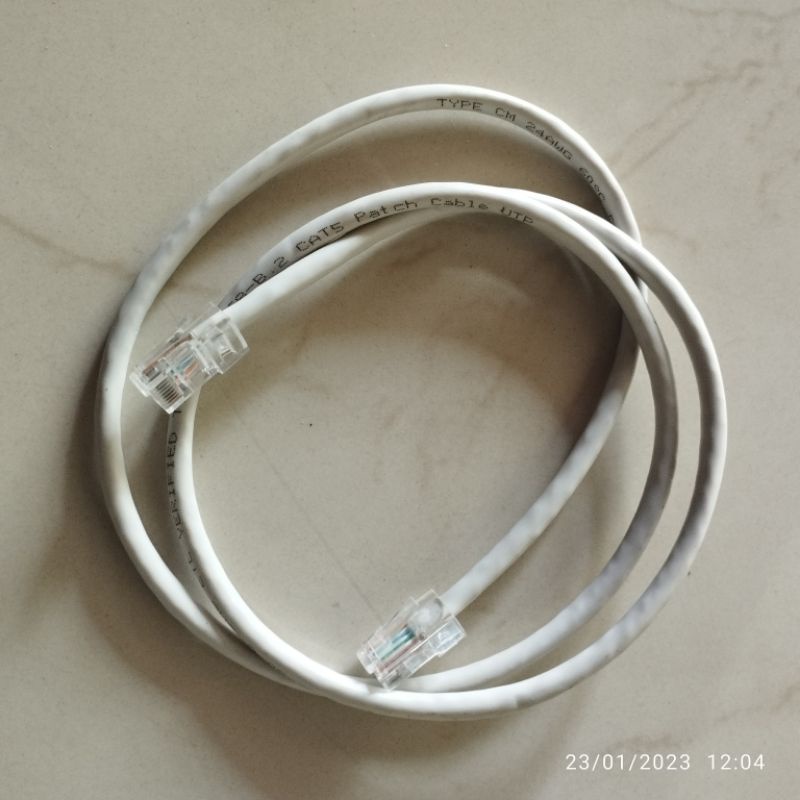 Kabel LAN UTP Cat 5e Panjang 1M Sudah Terpasang Konektor RJ45 Konfigurasi Straight