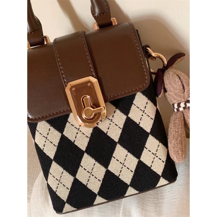 Red Kelinci Pelunasan Portable Musim Gugur dan Musim Dingin All-Match 2022 Tas Baru Wanita Genggam Single Bahu Messenger Lingge Kecil tas Ponsel