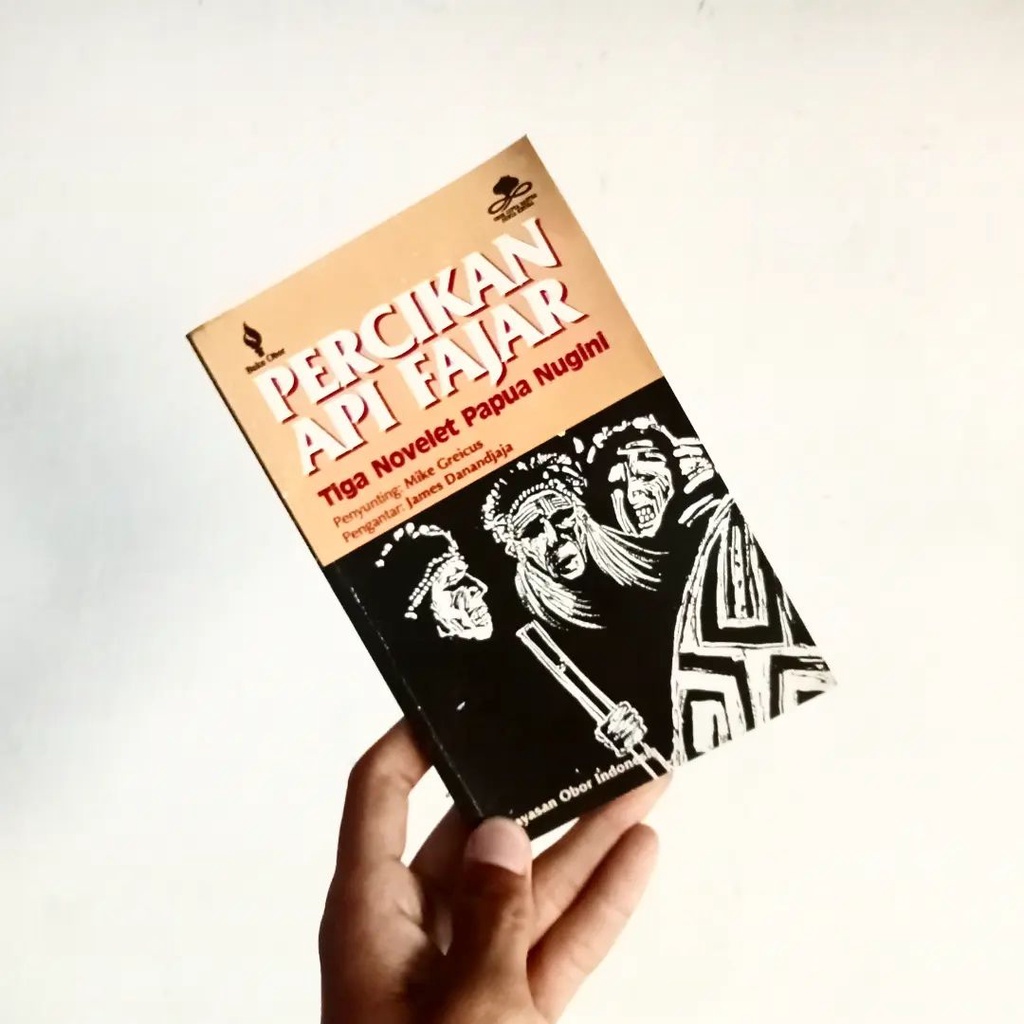 Percikan Api Fajar Tiga Novelet Papua Nugini | Mike Greicus (peny) | Yayasan Obor Indonesia