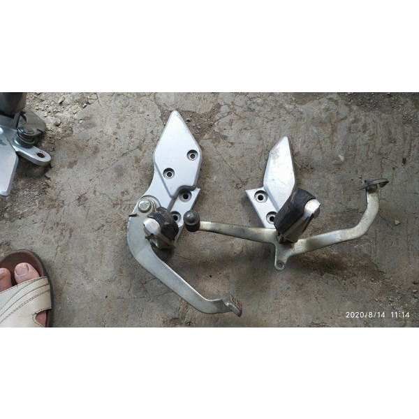 foot  step pijakan depan vixion new ori