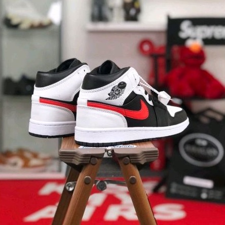 Nike Air Jordan 1 Mid &quot;Black/Chile Red-White&quot;