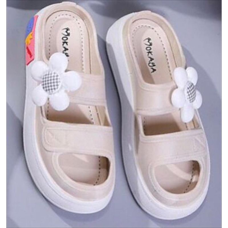 Sepatu Sandal Slop Wanita Motif Bunga Terbaru Sepatu Sandal Ban Dua Motif Bunga Terbaru Sandal Motif Bunga Ban Dua Kekinian Sepatu Sandal Firal Sepatu Sandal Weges Motif Bunga