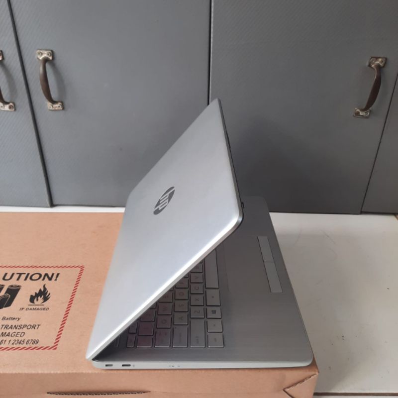 Laptop HP 14s - dk1002AU AMD Athlon silver - 3050U Ram 4Gb /SSD 256Gb Amd Radeon  keyboard Backlight, Super Slim