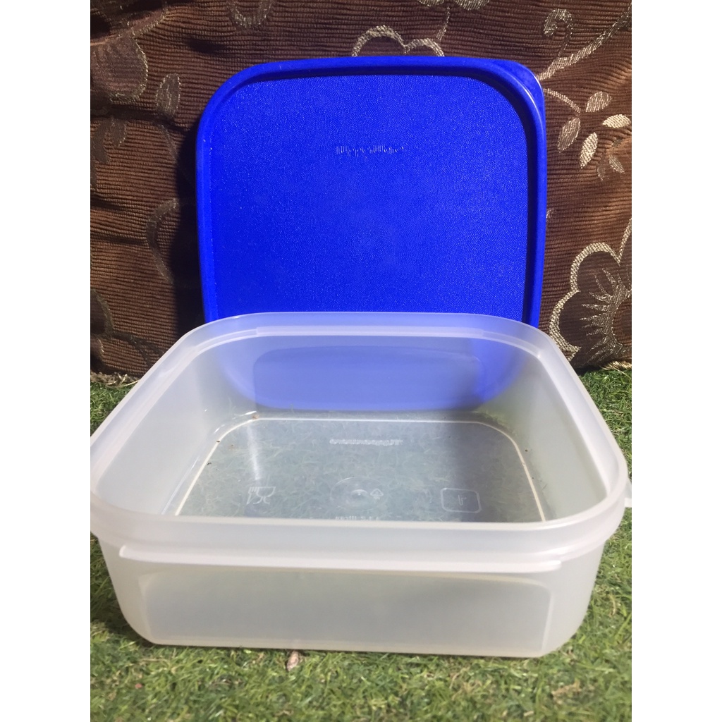 TUPPERWARE MM SQUARE 1