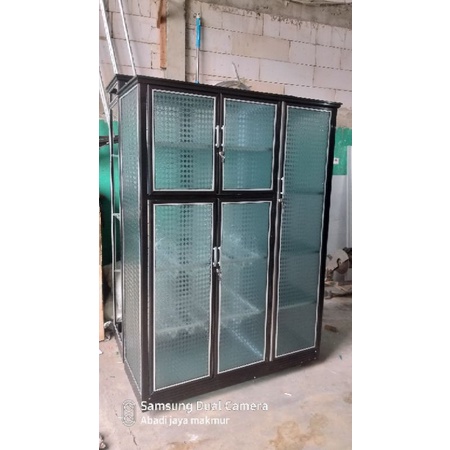 rak piring kaca 3 pintu  roda ukuran 120x45x175 cm