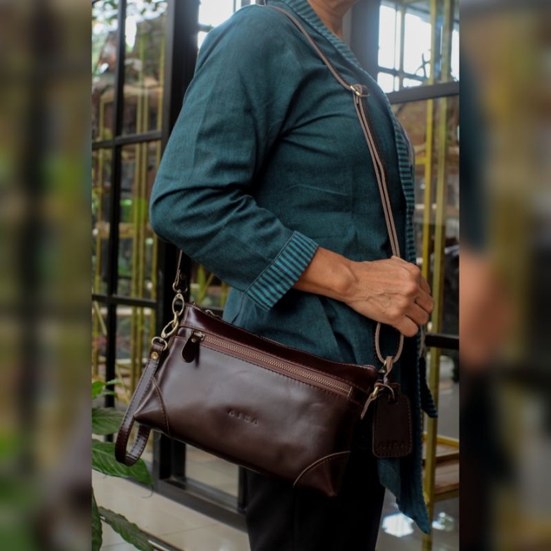 Aira Tas Selempang Wanita Sling Bag Maura Kulit Sapi Asli Bahan Pull Up Leather Terbaru Kain Lurik Tradisional Tali Panjang Adjustable Tali Pendek Kekinian Original