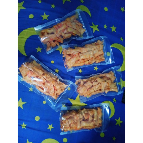 

Kripik pangsit pedas daun jeruk