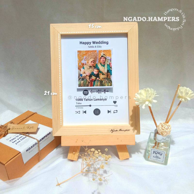

[1 Hari Jadi] Kado Pernikahan Nihakan Wedding Engagement Unik Mewah Estetik Spotify Frame