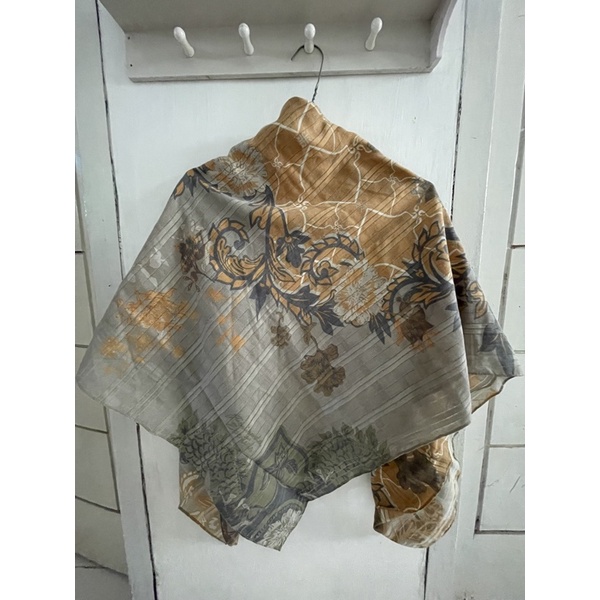 Preloved Scarf Riamiranda