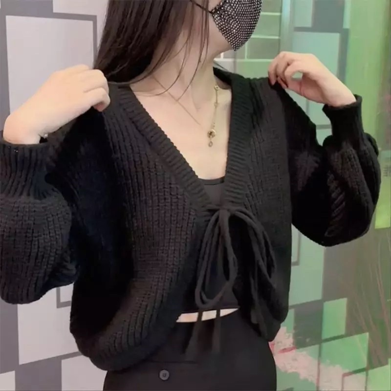 Joly Sweater Tali Depan Rajut Wanita-Hitam