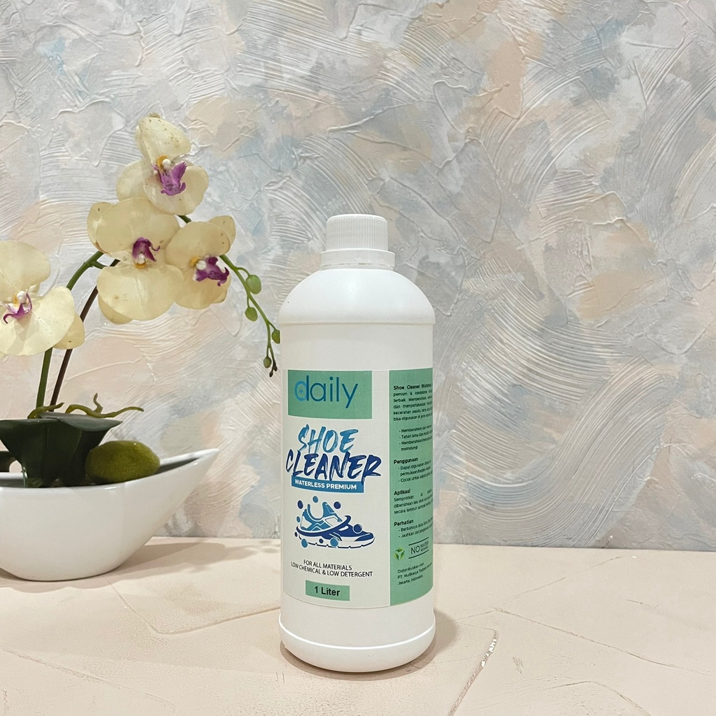 Pembersih Sepatu Daily Shoe Cleaner Waterless 1 Liter
