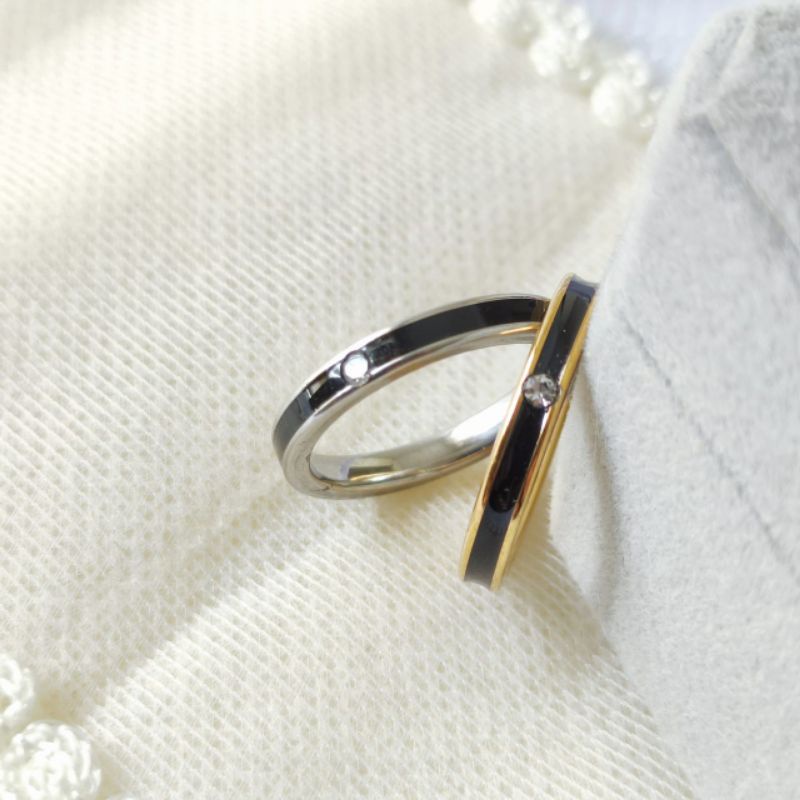 CINCIN PERMATA TITANIUM Kombinasi Hitam Gold Hitam Silver