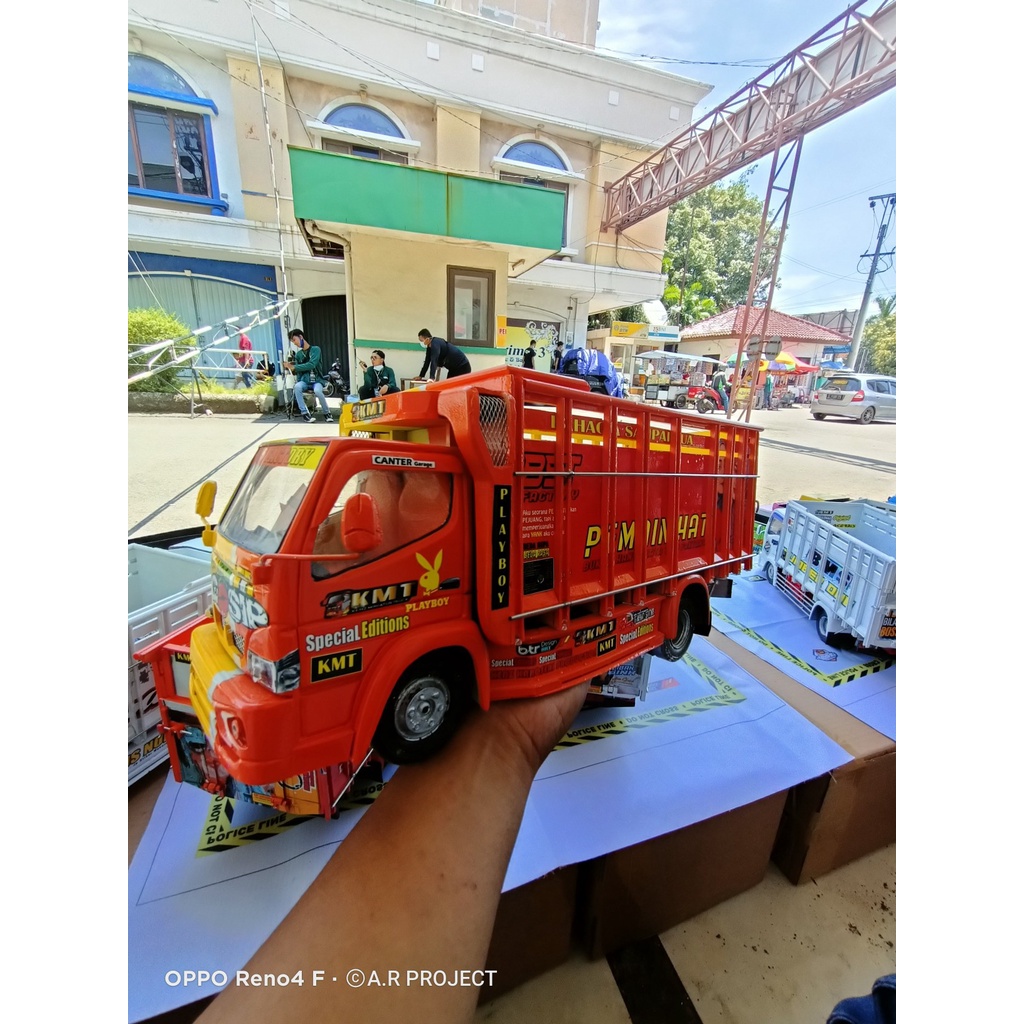 miniatur truk oleng/ truk oleng miniatur/ miniatur truk canter/ Isuzu/ miniatur truk termurah/ miniatur truk kayu