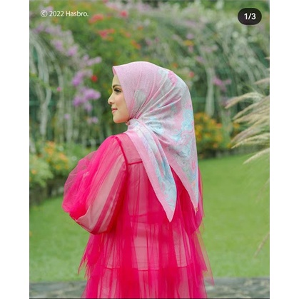 HIJAB SEGI EMPAT MOTIF TERBARU WONDRLAND LASER CUT VOAL