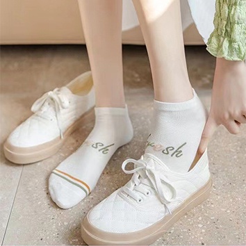 ⭐️𝐈𝐇𝐒 𝟕𝟕𝟏 𝐋𝐚𝐦𝐩𝐮𝐧𝐠⭐️Kaos Kaki Wanita Motif Bunga Kaos Kaki Pendek Girls Socks Japanese Fashion