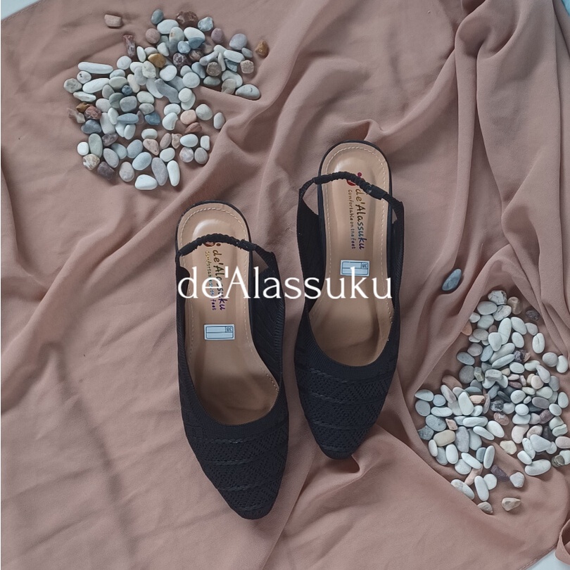 Alassuku.ID - Sepatu Slip On Rajut Tali Belakang Hak 2cm