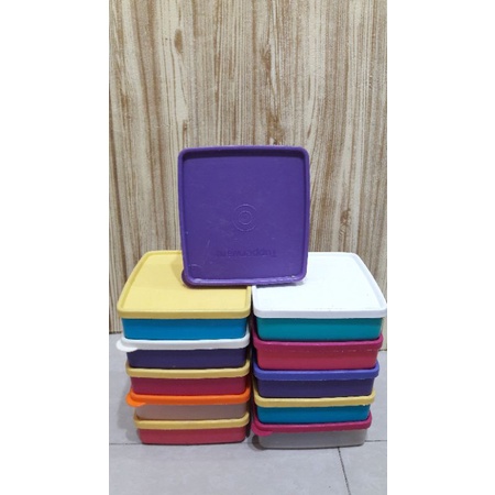 MEDIUM SQUARE AWAY - TUPPERWARE SECOND