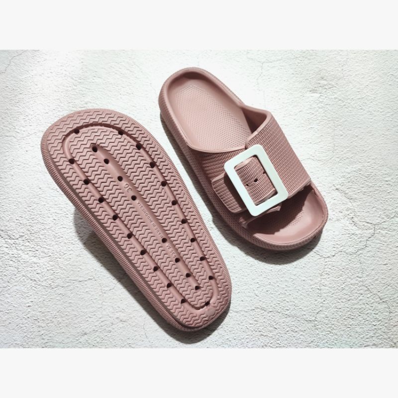 sandal slop wanita gosome karet model gesper putih