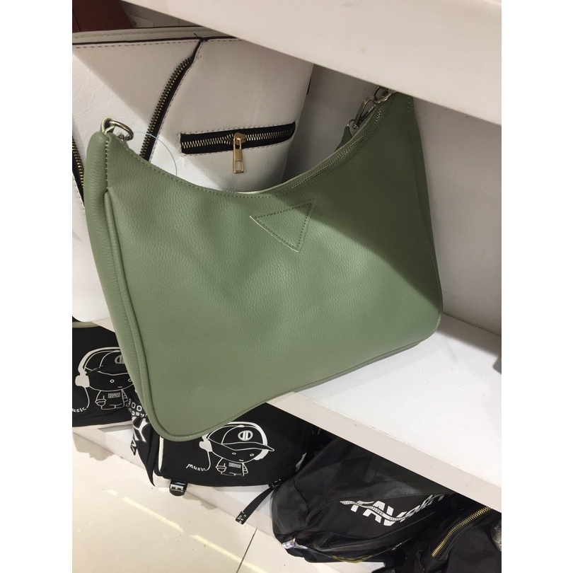 tas selempang sage green medium size sedang besar to big standard hijau sage shoulder bag awet