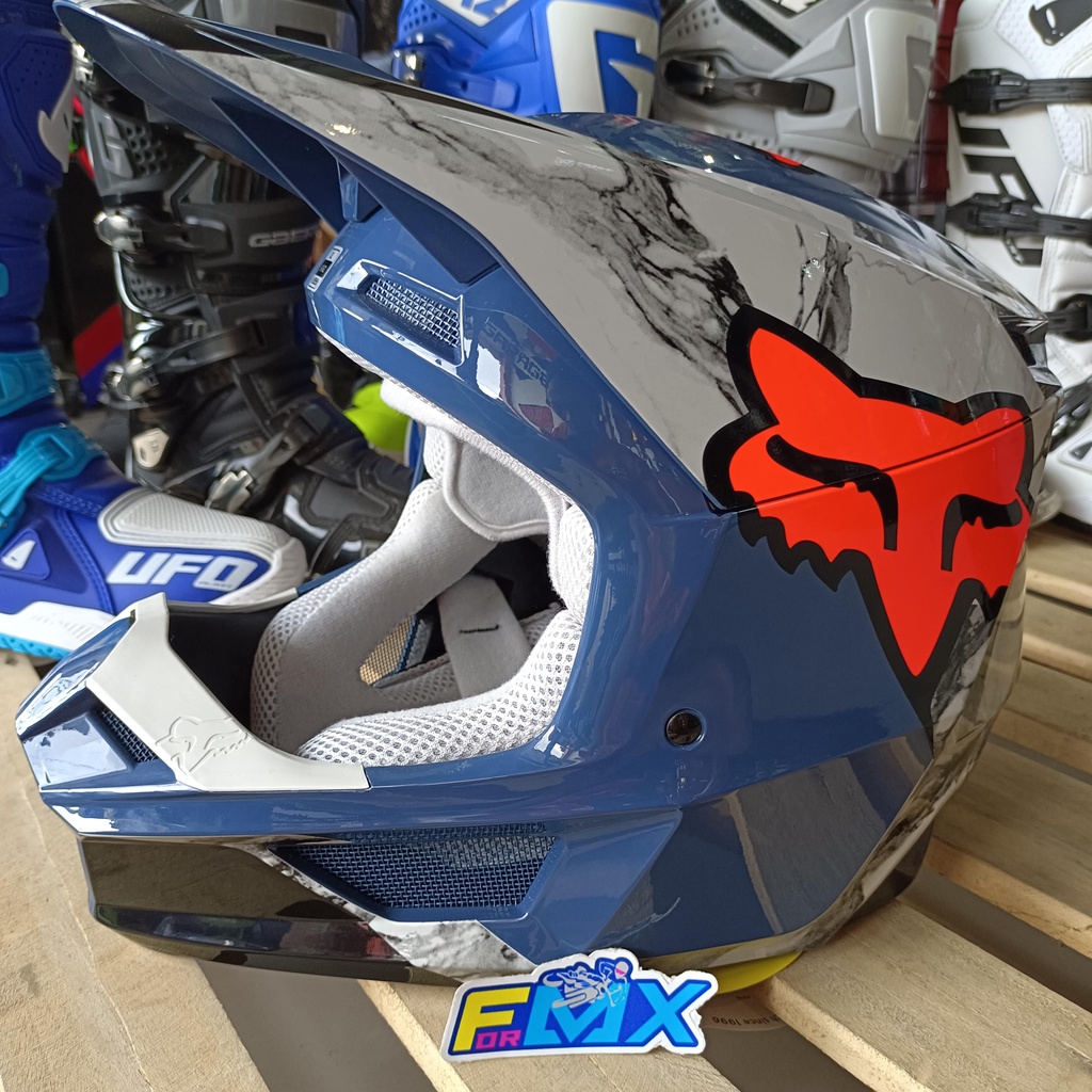 Helm Fox V1 CORE KARRERA HELMET