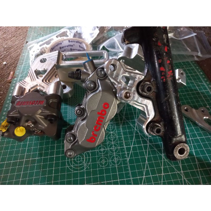 BREKET DEPAN SATRIA 2T KALIPER BREMBO 4P DISK 300MM