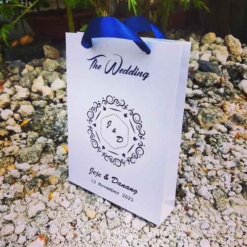 

PAPERBAG SPESIAL WEDDING, SIZE KECIL 17*7*22, KRAFT PUTIH - 15*9*21