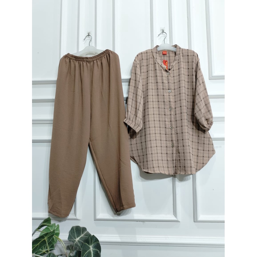 SET WANITA BAHAN AIRFLOW CRINCLE KOTAK BESAR/SET WANITA KANCING/STELAN WANITA TERBARU/TERMURAH/ONE SET KEKINIAN/TERVIRAL/COD/JUMBO/BAHAN JATUH/TERHITS/BAJU SANTAI/BAJU NON FORMAL/BAJU SEHARI-HARI/BUSUI/KANCING HIDUP/LIZAM/XXL/ONE SET TERBARU/STELAN WANITA