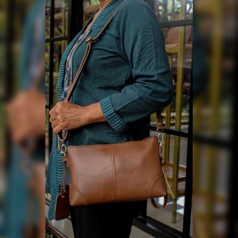 Aira Tas Selempang Wanita Sling Bag Maura Kulit Sapi Asli Bahan Pull Up Leather Terbaru Kain Lurik Tradisional Tali Panjang Adjustable Tali Pendek Kekinian Original