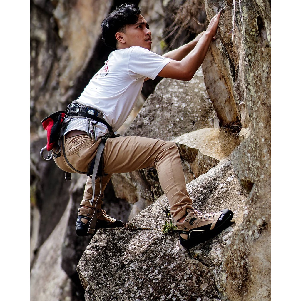 Sepatu Safety Pria Boots Tinggi Ujung Besi Original Septi Kerja Lapangan Proyek