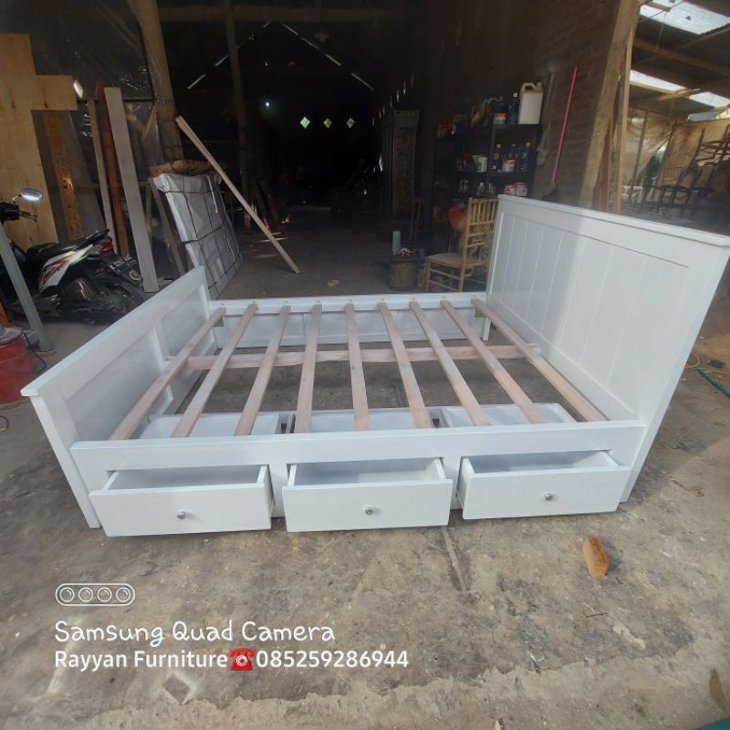 tempat tidur ukuran 180x200 cm cat duco berlaci