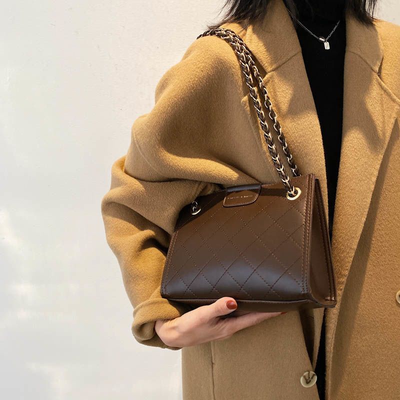 Red Tas wanita 2022 trendi baru musim gugur dan musim dingin desain khusus fashion all-match rantai belah ketupat berkapasitas besar tas Messenger satu bahu