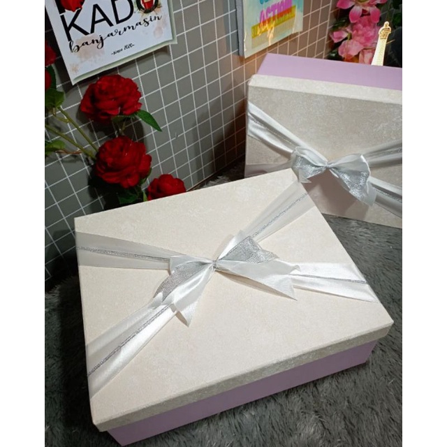 

BOX KADO Pink /Putih Les Putih + kartu ucapan By Box Kado Banjarmasin