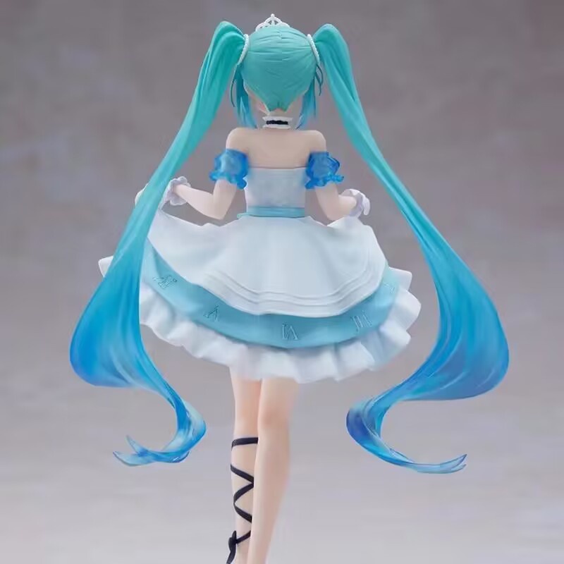 Anime Hatsune Miku Figure Full Dress Baju Musim Dingin Cinderella Miku Virtual Singer Standing Boneka PVC Action Figure Collectible Model Toys