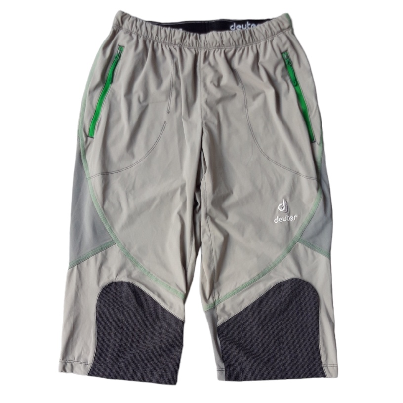 [THRIFT/SECOND/2Nd] CELANA PENDEK OUTDOOR GUNUNG DEUTER