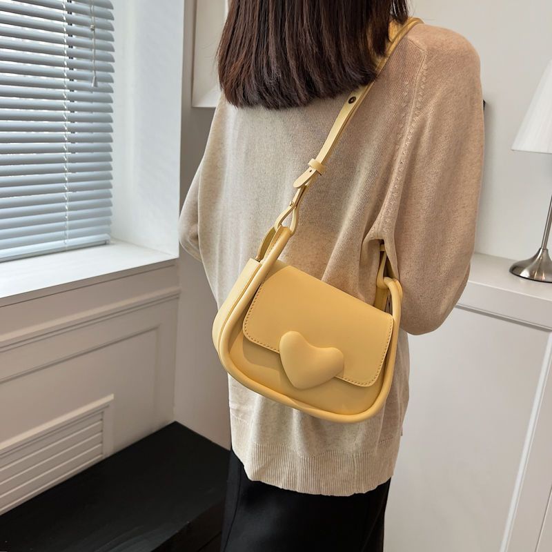 Red Tekstur Niche In All-Match One-Shoulder Ketiak Tas Wanita Musim Panas 2022 Baru High-End Messenger Tas Kecil persegi Tas