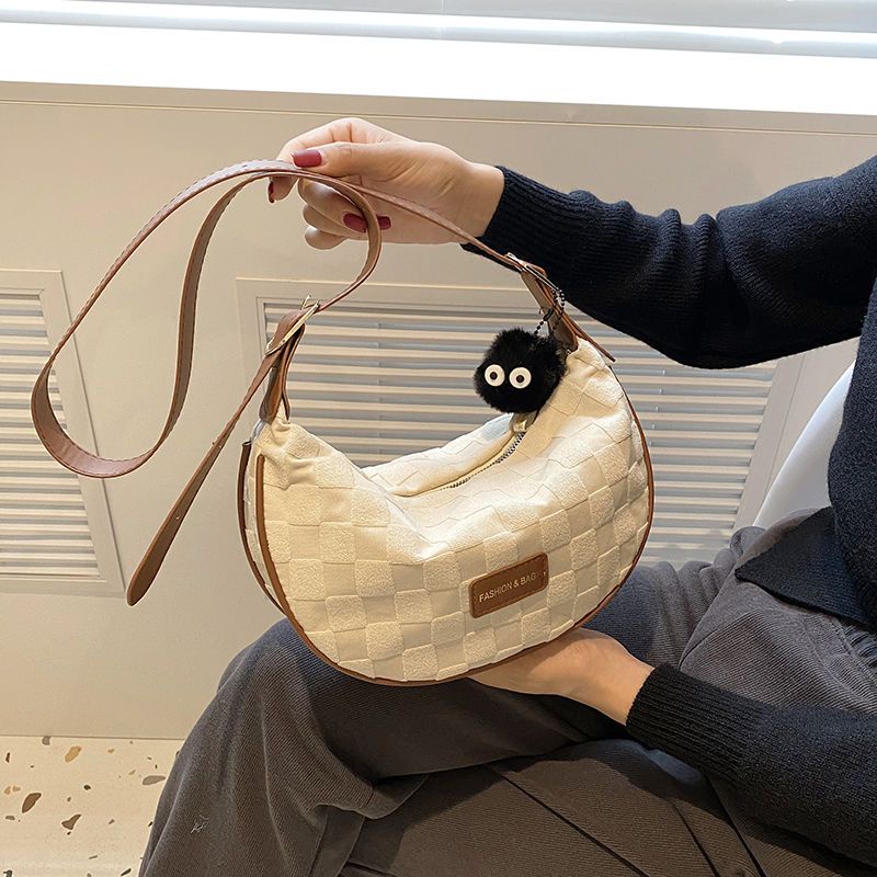 Red Tas Bertekstur Wanita 2022 Musim Gugur dan Musim Dingin Baru All-Match Gaya Asing Kotak Warna Kontras Liontin Lucu Satu Bahu Messenger Tas Pangsit