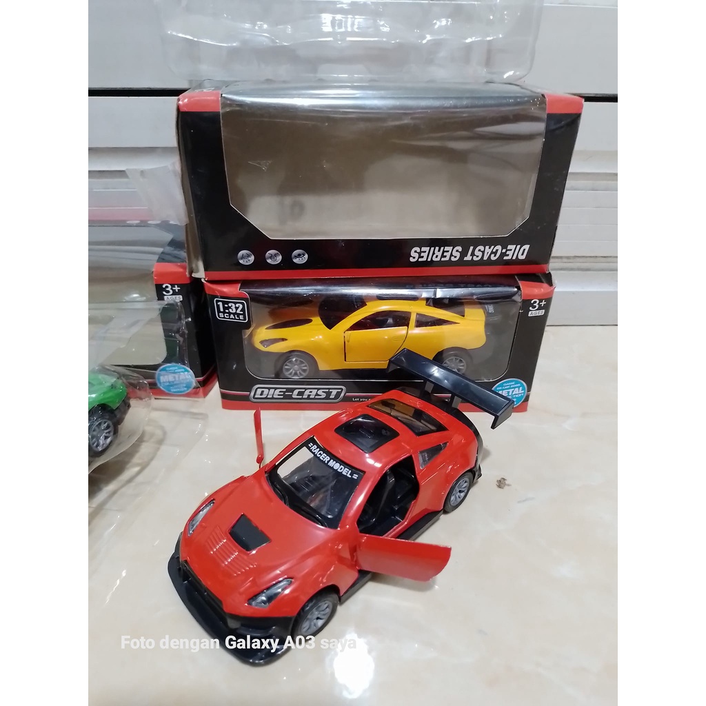 Miniatur Diecast Mobil Lamborghini Ferrari GTR Bugatti Porsche Toyota Mainan Anak Laki-Laki Mobil Mobilan