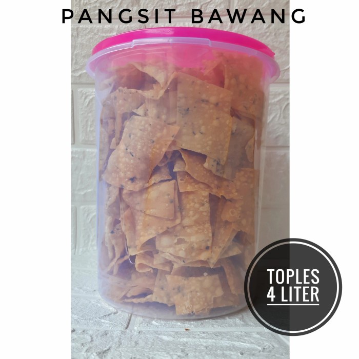 

Terlaris ✨ - Pangsit Bawang Rempah / Keripik Bawang Toples besar 2.1.23