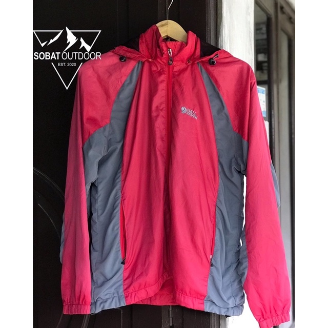 JAKET OUTDOOR FJALL RAVEN