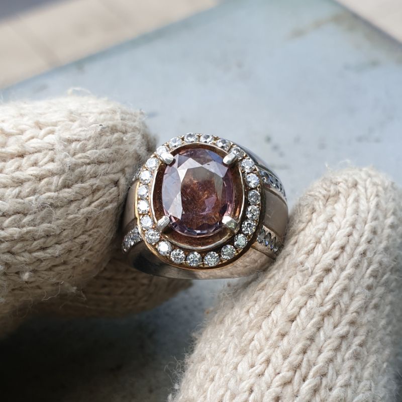 Natural color change sapphire 3.98 crt