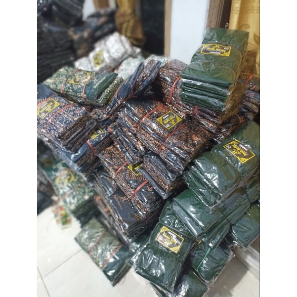 SARUNG BATIK PRIA TERBARU MOTIF TEROMPAH SANTRI BATIK PRIA TERBARU BAHAN RAYON HALUS