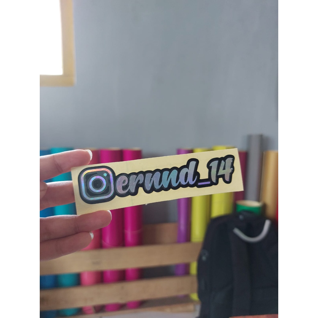 

Stiker Nama Cutting Hologram Hitam / Stiker Nama Timbul 2 warna / stiker nama mahkota