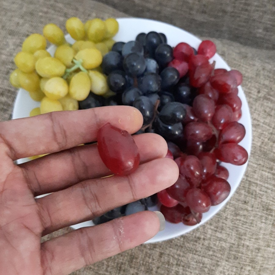 Buah anggur palsu imitasi hiasan meja etalase buah buatan karet tiruan grape artificial 1 butir