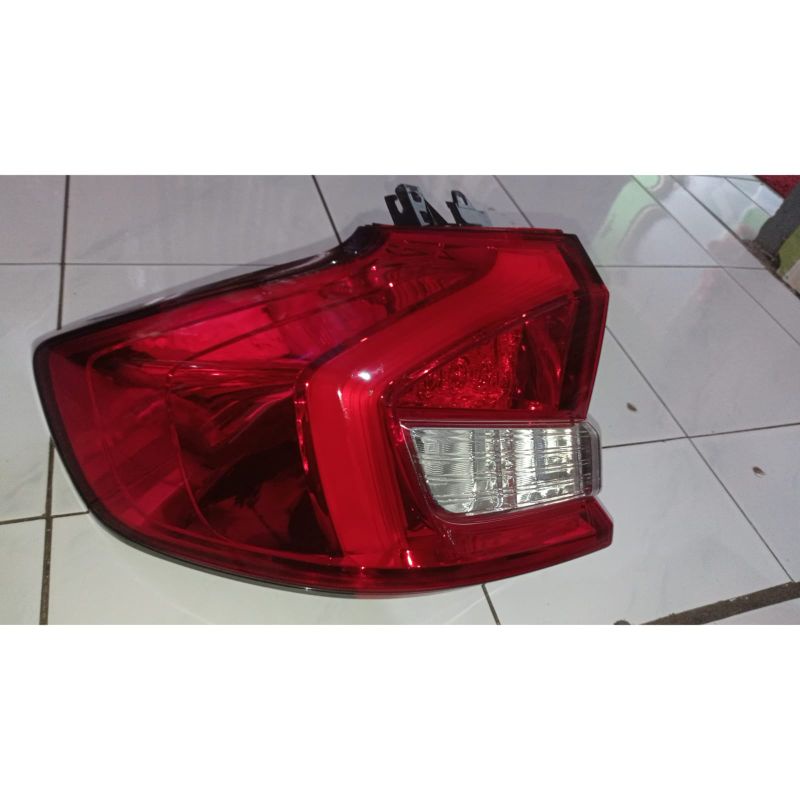 lampu belakang Suzuki XL7 suzuki ertiga baru KIRI