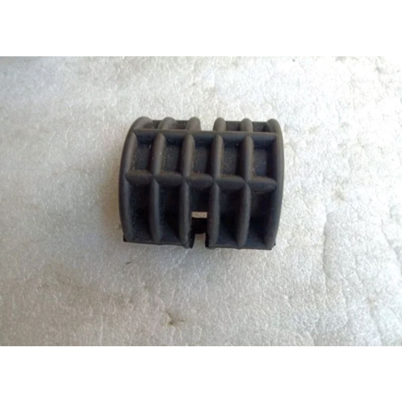 Karet dumper tatakan tangki suzuki GT100 GT125  GT185 GT250 GT380 TS100 TS125 honco original baru